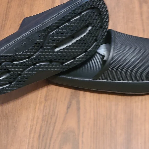 Black cloud cushion nonslip slides - Picture 2 of 3